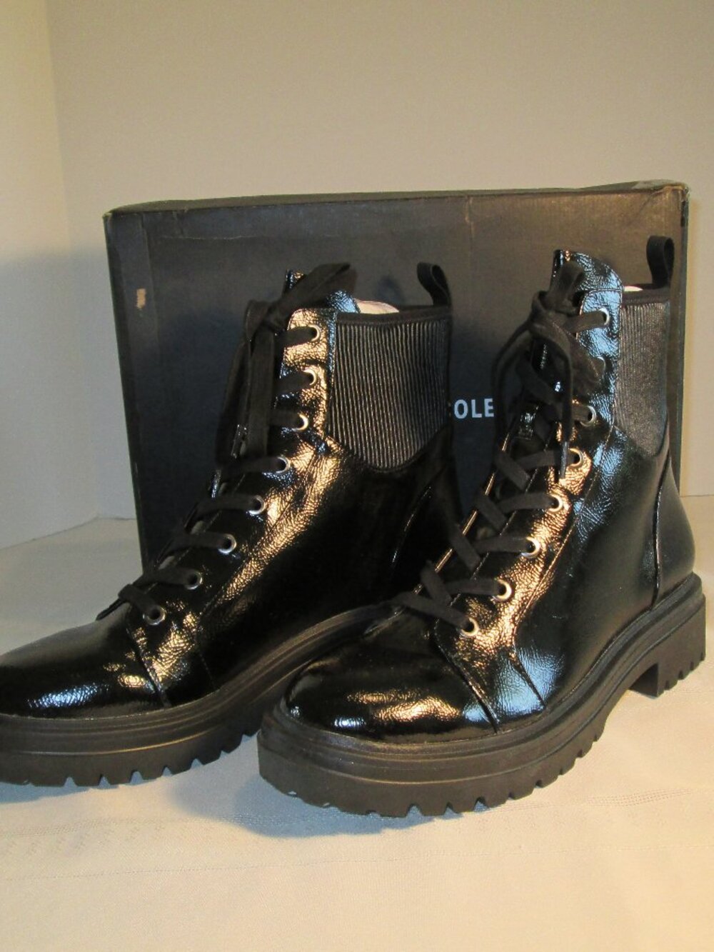 Kenneth Cole NY Rhode Light Lace Up Lug Sole Boots NIB Sz 9.5 - Picture 4 of 12